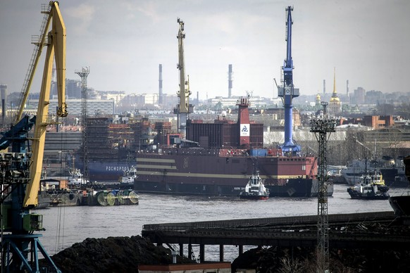 epa06702175 An undated handout photo made available by Greenpeace shows the &#039;Akademik Lomonosov&#039;, the world&#039;s first floating nuclear power plant, under tow and leaving St. Petersburg, R ...