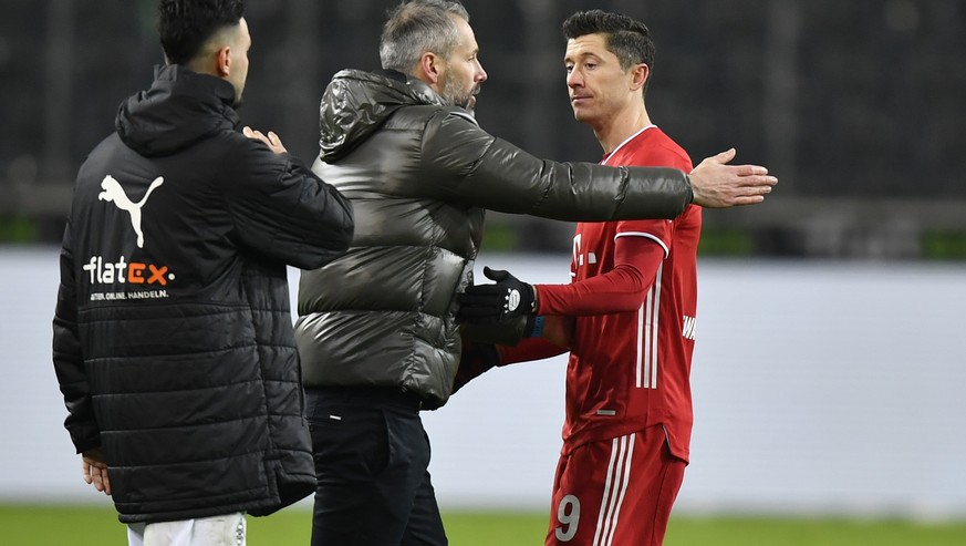 Moenchengladbach&#039;s head coach Marco Rose, left, comforts Bayern&#039;s Robert Lewandowski, right, following the German Bundesliga soccer match between Borussia Moenchengladbach and Bayern Munich  ...