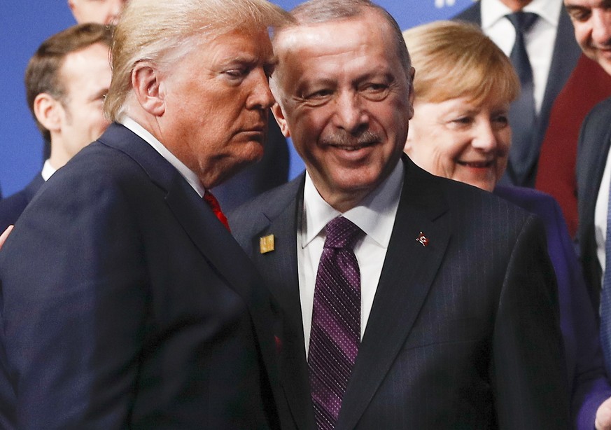 epa08043691 US President Donald J.Trump (L) and Turkey&#039;s President Recep Tayyip Erdogan (R) leave the stage after family photo during the NATO Summit in London, Britain, 04 December 2019. NATO co ...