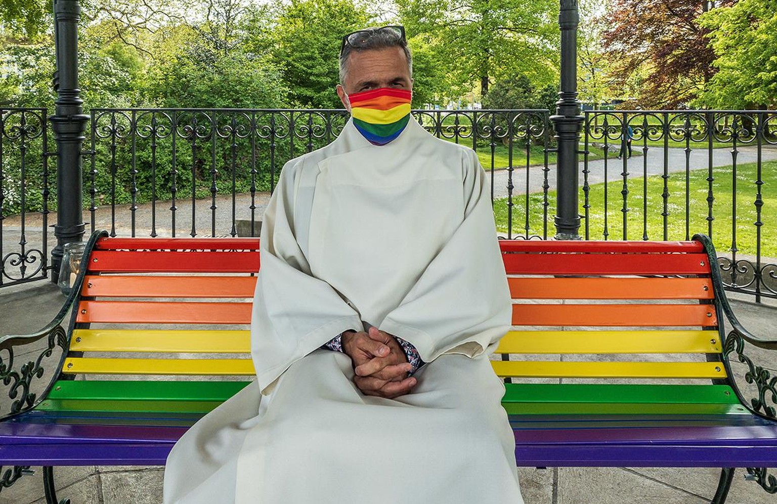 Katholische Kirche. Katholischer Seelsorger Meinrad Furrer segnet queere Paare auf dem Platzspitz.