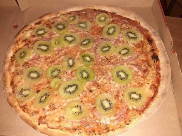 Hassverbrechen an Pizzen: Diese Bilder bringen jeden Italiener zum Weinen. Kochen, Essen, Food-Fails.