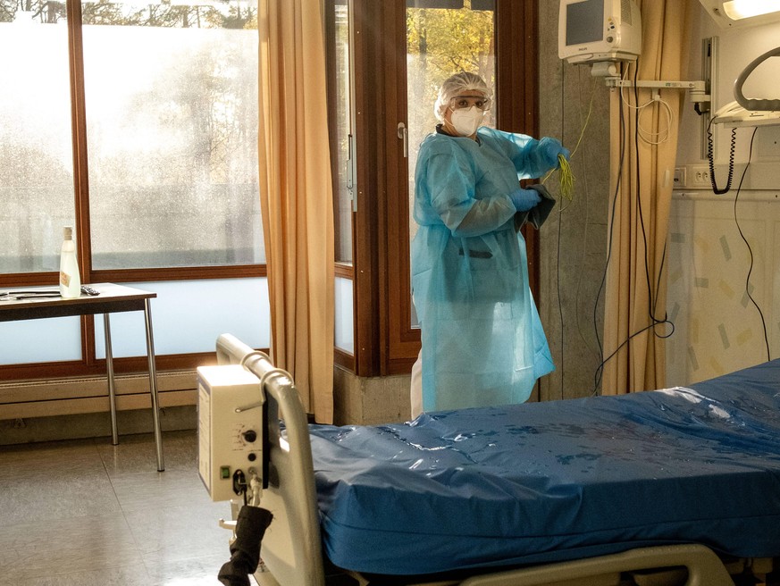 COVID-19 - LIEGE HOSPITAL Reportage at the Covid-19 unit of the Liege hospital. Liege the 2020-11-13. Liege Wallonia Belgium PUBLICATIONxINxGERxSUIxAUTxONLY Copyright: xMartinxBertrandx HL_MBERTRAND_1 ...