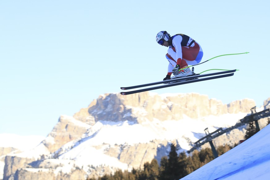 Switzerland&#039;s Marc Gisin speeds down the course during a men&#039;s World Cup downhill, in Val Gardena, Italy, Saturday, Dec. 15, 2018. (AP Photo/Alessandro Trovati)