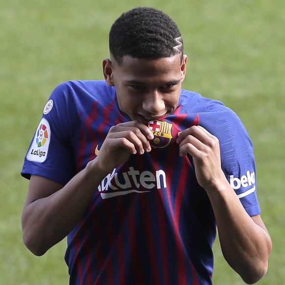 Barcelona&#039;s new signing soccer player Jean-Clair Todibo kisses his new shirt during his official presentation at the Camp Nou stadium in Barcelona, Spain, Friday, Feb. 1, 2019. Barcelona announce ...