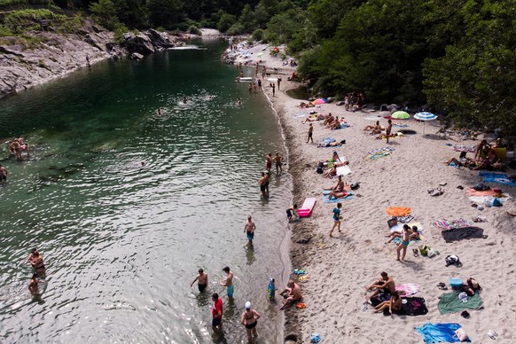 People enjoy the warm weather and swim in the Maggia River or take a sunbath on the shore in the Maggia Valley near Ponte Brolla in the Ticino, Switzerland, on Sunday, June 28, 2020. (KEYSTONE/Ti-Pres ...