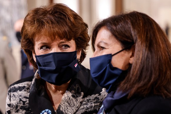 epa08813926 French Culture Minister Roselyne Bachelot (L) and Paris Mayor Anne Hidalgo (R) talk inside the Pantheon monument, prior to a ceremony honouring the World War I soldiers and French author M ...