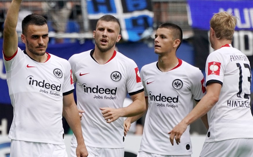 epa07768392 Frankfurt&#039;s Filip Kostic (L) celebrates with teammates after scoring the 2-2 qualizer during the German DFB Cup first round soccer match between SV Waldhof Mannheim and Eintracht Fran ...