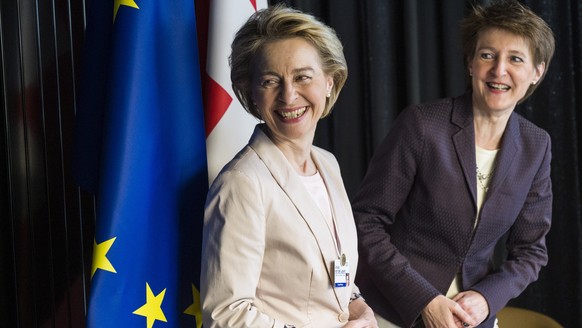 epaselect epa08144615 Swiss President Simonetta Sommaruga (R) welcomes European Commission President Ursula von der Leyen (L) in the house of Switzerland on the sidelines of the 50th annual meeting of ...