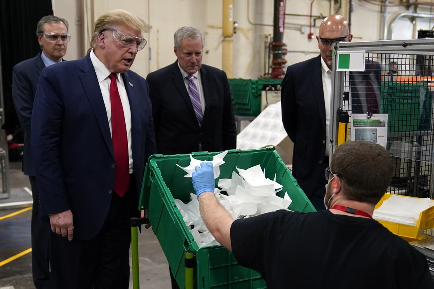 President Donald Trump participates in a tour of a Honeywell International plant that manufactures personal protective equipment, Tuesday, May 5, 2020, in Phoenix. (AP Photo/Evan Vucci)
Donald Trump