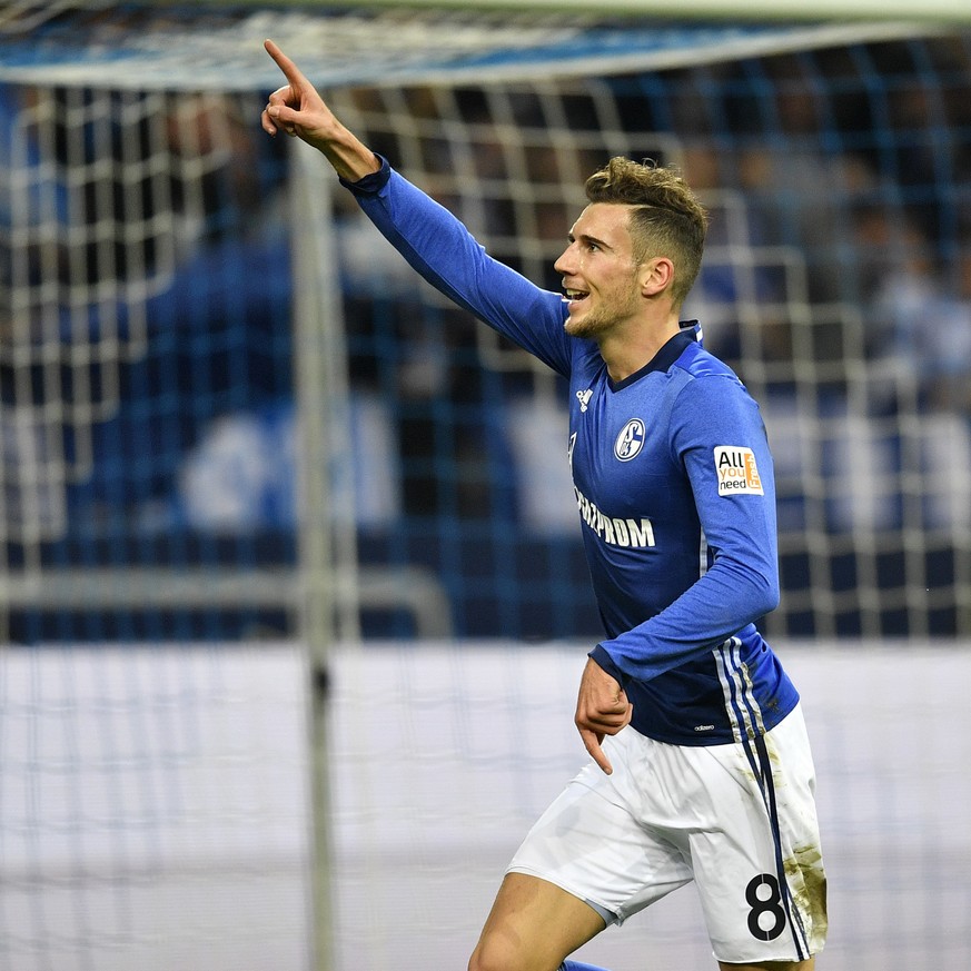 Schalke&#039;s Leon Goretzka celebrates after he scored the opening goal during the German Bundesliga soccer match between FC Schalke 04 and FSV Mainz 05 at the Arena in Gelsenkirchen, Germany, Friday ...