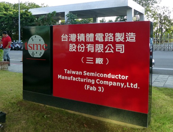 epa07328654 (FILE) - The logo of the Taiwan Semiconductor Manufacturing Co. Ltd. (TSMC) in Hsinchu, western Taiwan, 02 November 2012 (issued 29 January 2019). On 29 January 2019, TSMC, the world&#039; ...
