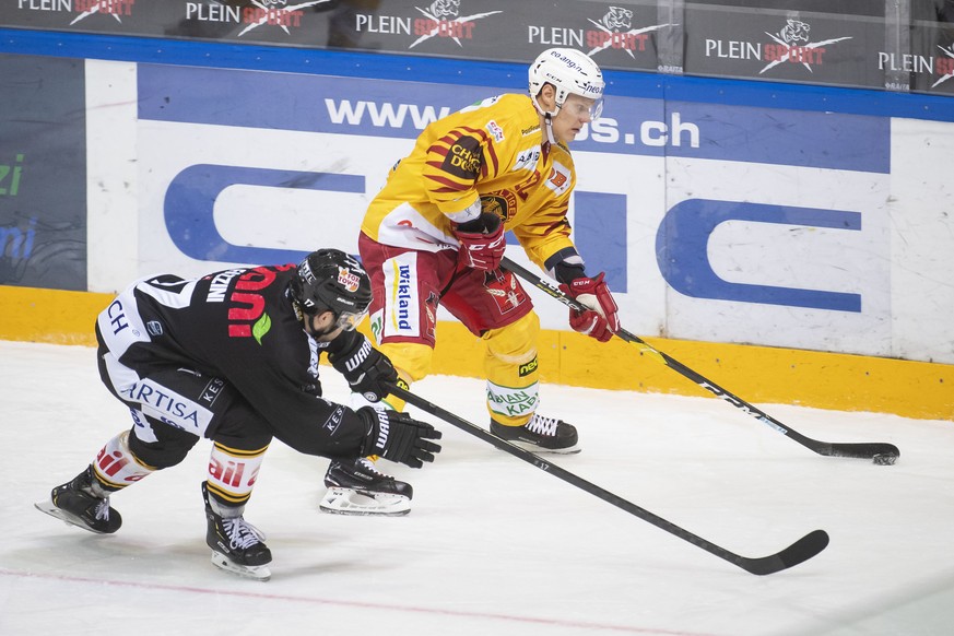 From left, Lugano&#039;s player Luca Fazzini and Tiger&#039;s player Harri Pesonen , during the preliminary round game of National League Swiss Championship 2018/19 between Switzerland&#039;s HC Lugan ...