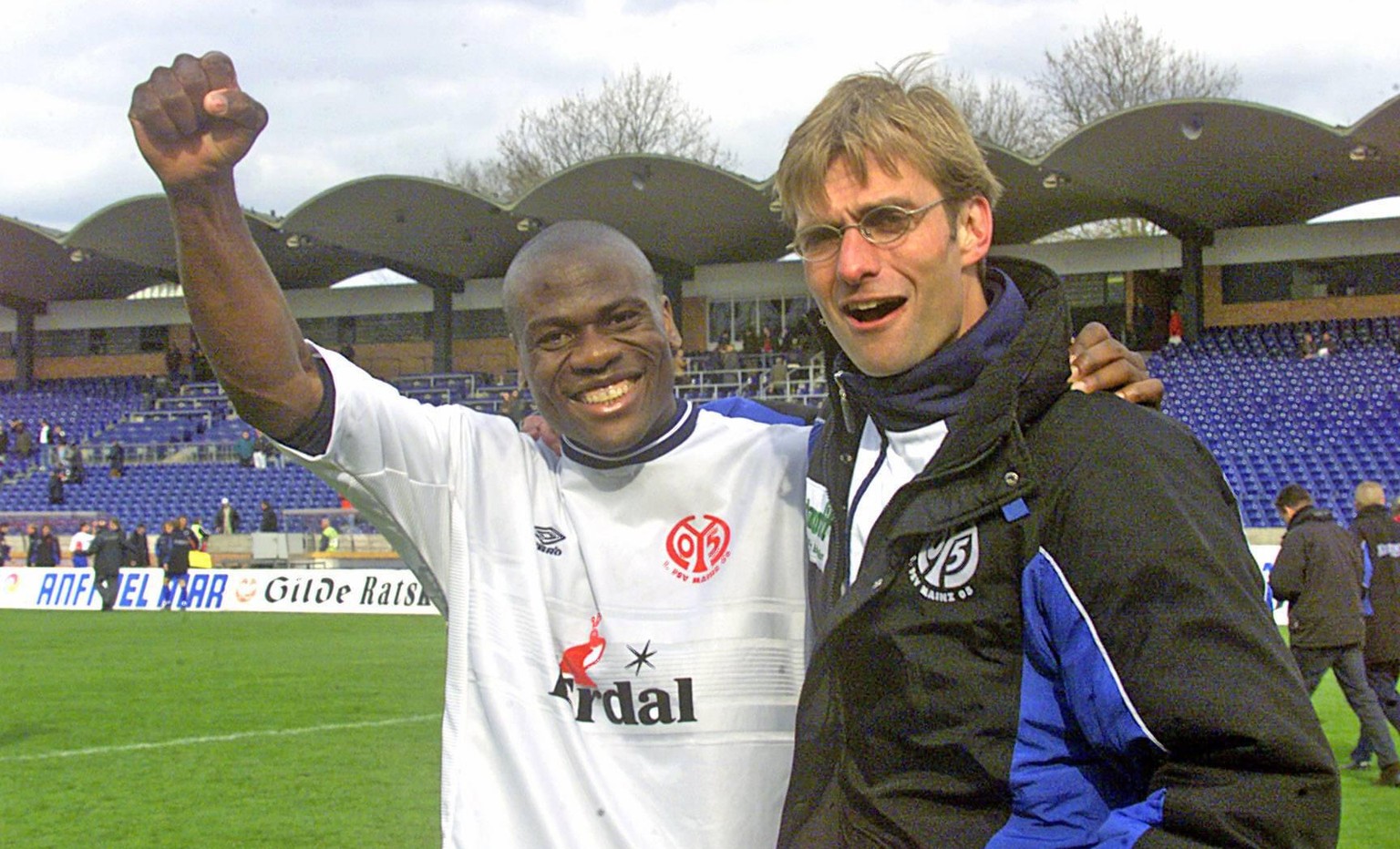 Digital_Aus Hannover 96 -FSV Mainz05 2:4 am 14.04.2001. Mainzer Trainer J