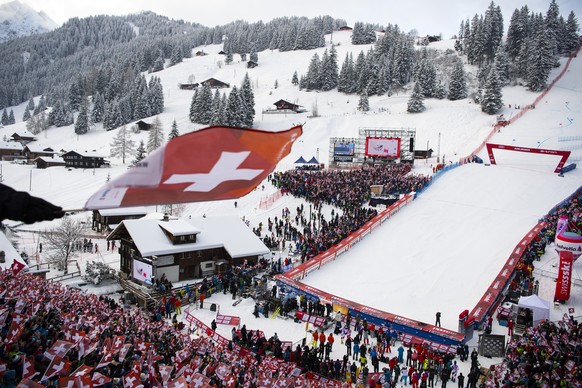 General view in the finish area during the first run of the men&#039;s giant slalom race at the Alpine Skiing FIS Ski World Cup in Adelboden, Switzerland, Saturday, January 12, 2019. (KEYSTONE/Peter S ...
