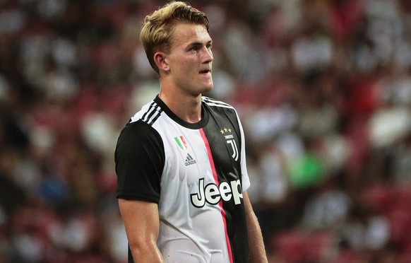 epa07731595 Juventus&#039; Matthijs de Ligt reacts during the International Champions Cup (ICC) soccer match between Juventus FC and Tottenham Hotspur at the National Stadium in Singapore, 21 July 201 ...