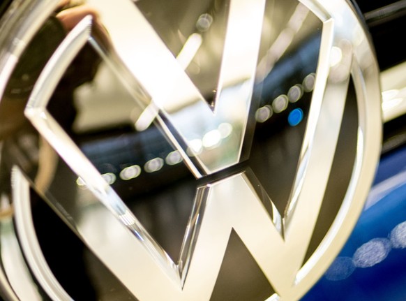 Der deutsche Autokonzern Volkswagen hat in den USA bereits fast zehn Milliarden Dollar im Rahmen des VW-Abgasskandals gezahlt. (Archivbild)