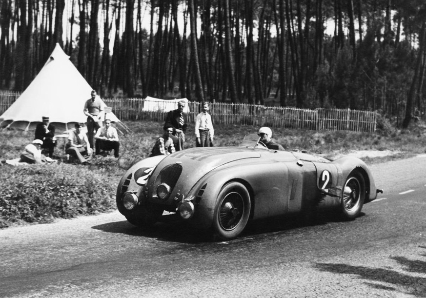 bugatti type 57 g tank le mans gewinner 1937 motorsport
https://en.wheelsage.org/bugatti/type_57/pictures/l3j9fq/