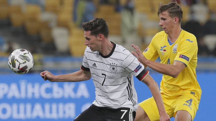 epa08734988 Julian Draxler (L) of Germany and Illia Zabarnyi (R) of Ukraine in action during the UEFA Nations League group stage, league A, group 4 soccer match between Ukraine and Germany in Kiev, Uk ...