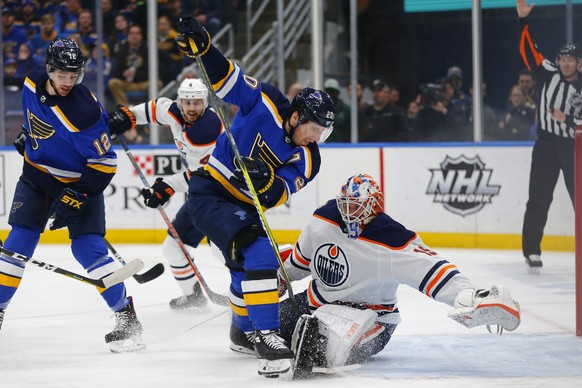 Edmonton Oilers&#039; goalie Mikko Koskinen (19), of Finland, makes a save against St. Louis Blues&#039; Alexander Steen (20) during the second period of an NHL hockey game Tuesday, March 19, 2019 in  ...