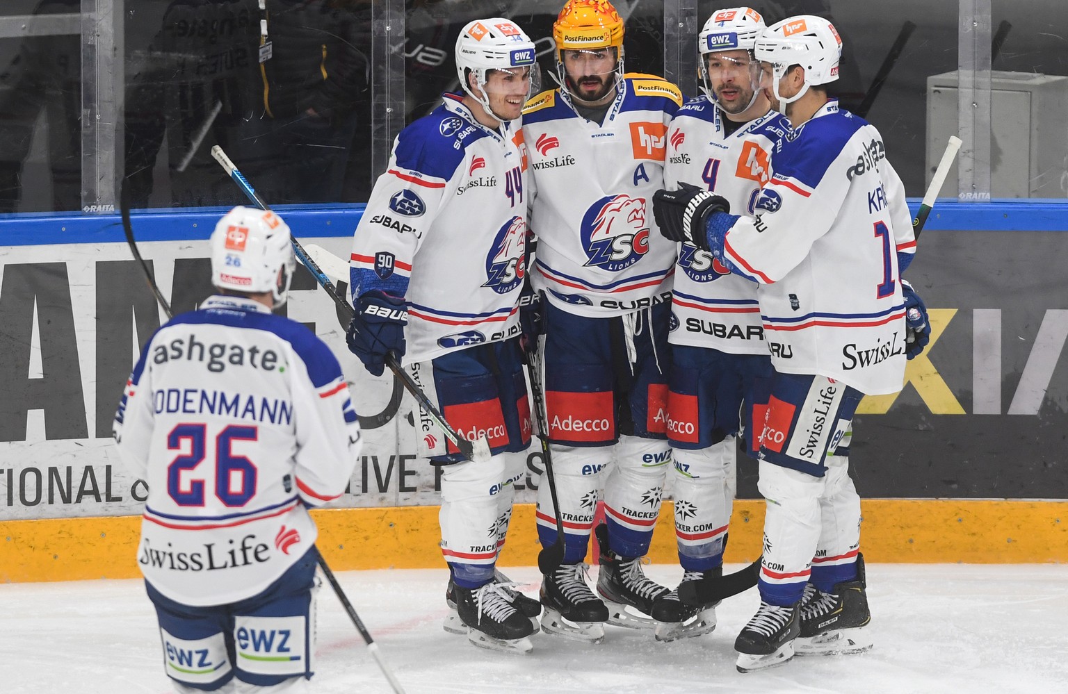 In the center, Zurich&#039;s Top Scorer Denis Hollenstein, celebrate with teammate the 1-5 goal, during the preliminary round game of National League (NLA) Swiss Championship 2020/21 between HC Lugano ...