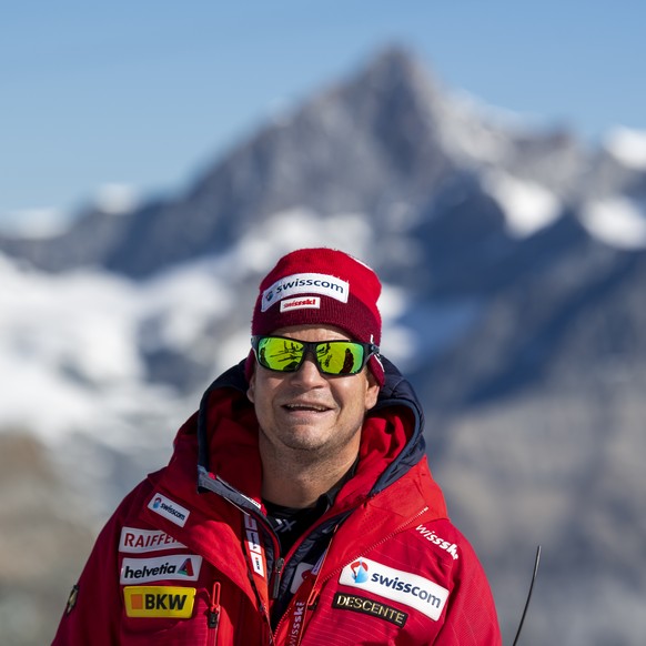 Reto Nydegger, entraineur du groupe de vitesse de l&#039;equipe masculine suisse lors d&#039;un entrainement de l&#039;equipe suisse de ski alpin sur le glacier du Theodule a 3&#039;883 metres d&#039; ...