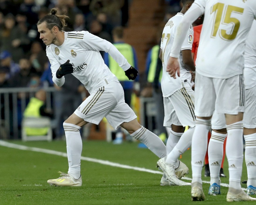 epa08020838 Real Madrid&#039;s winger Rodrigo is substituted by Gareth Bale (L) during the Spanish LaLiga soccer match between Real Madrid and Real Sociedad at Santiago Bernabeu stadium in Madrid, Spa ...