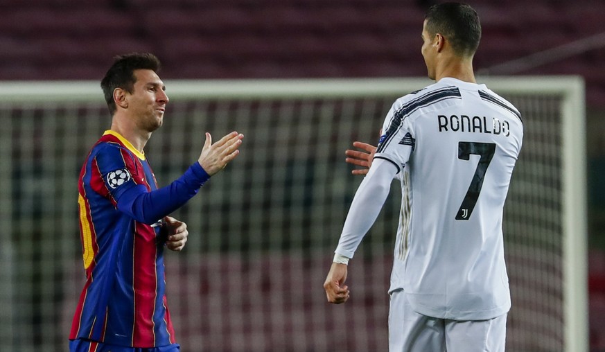 Barcelona&#039;s Lionel Messi, left, shakes has with Juventus&#039; Cristiano Ronaldo prior of the start of the Champions League group G soccer match between FC Barcelona and Juventus at the Camp Nou  ...
