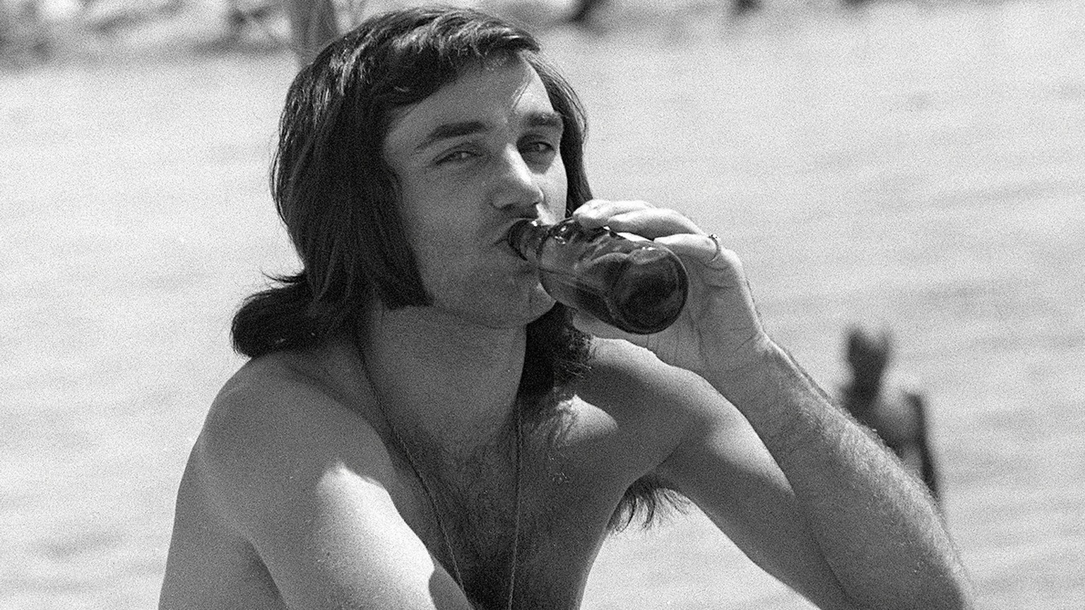 Former Manchester United and Northern Ireland soccer star George Best sits on the beach at Marbella, Spain, in this May 25, 1972 file photo. Soccer great Best is &quot;desperately ill&quot; but hangin ...