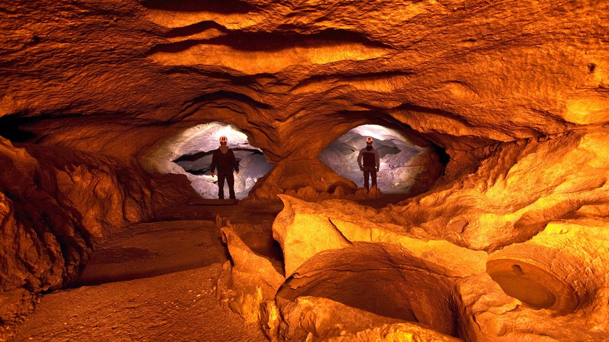 Mit über 200 Kilometern bekannter Länge gilt das Hölloch als eines der grössten Höhlensysteme der Welt. An Führungen und abenteuerlichen Expeditionen können Sie eine Welt unter Tag erleben, die Sie so ...