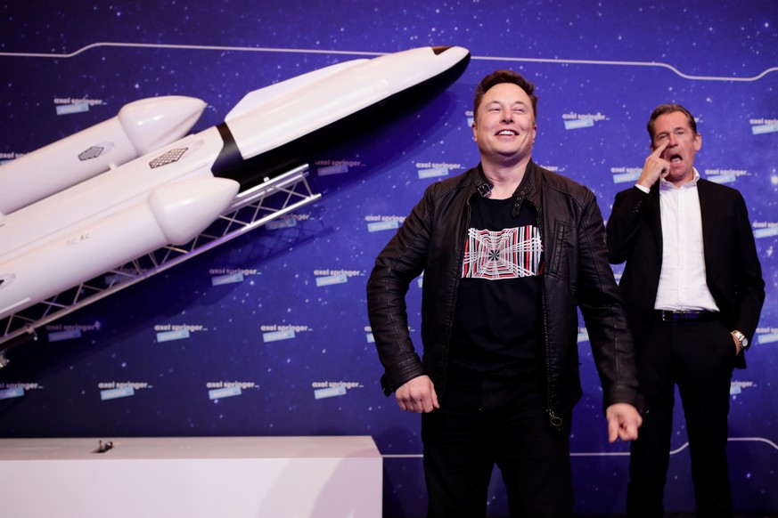 epa08855503 SpaceX owner and Tesla CEO Elon Musk (L) poses as Axel Springer&#039;s Chairman of the Board Mathias Doepfner (R) looks on after arriving on the red carpet for the Axel Springer award, in  ...