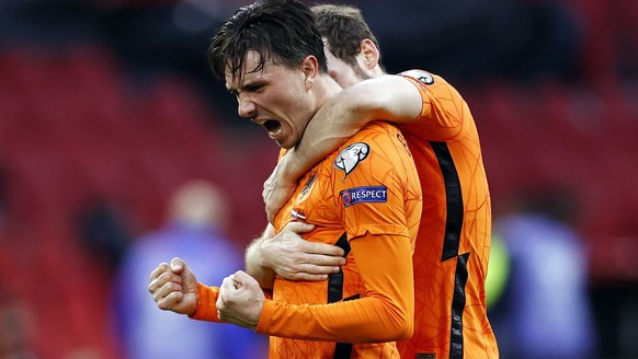 epa09101626 Steven Berghuis (L) of the Netherlands celebrates after scoring the 1-0 goal during the FIFA World Cup 2022 qualifying match between the Netherlands and Latvia at Johan Cruijff Arena in Am ...