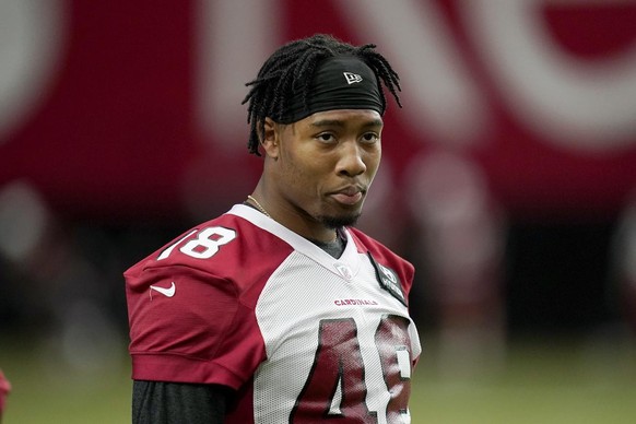 Arizona Cardinals&#039; Isaiah Simmons pauses during a break in an NFL football workout Wednesday, Aug. 12, 2020, in Glendale, Ariz. (AP Photo/Ross D. Franklin)