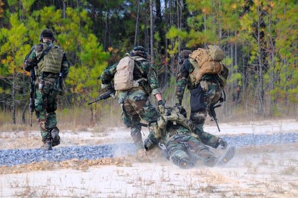 STENNIS SPACE CENTER, MS - OCTOBER 25: (EDITORS NOTE: Image has been reviewed by U.S. Military prior to transmission.) In this handout provided by the U.S. Navy, Navy SEALs simulate the evacuation of  ...