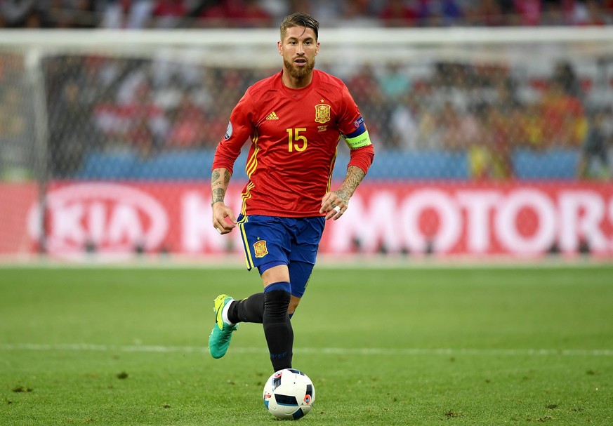 ARCHIV  ZU DEN WICHTIGSTEN SPIELERN DER GRUPPE B AN DER WM 2018 IN RUSSLAND STELLEN WIR IHNEN FOLGENDES BILDMATERIAL ZUR VERFUEGUNG -epa05373598 Sergio Ramos of Spain in action during the UEFA EURO 2 ...