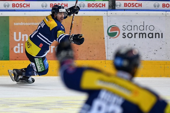 Ambri&#039;s Lukas Lhotak celebrates the 2-1 goal, during the preliminary round game of National League A (NLA) Swiss Championship 2016/17 between HC Ambri Piotta and EHC Biel, at the ice stadium Vala ...