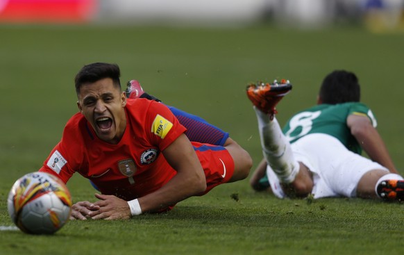 In this Tuesday, Sept. 5, 2017 photo, Chile&#039;s Alexis Sanchez left, grimaces after falling during a 2018 Russia World Cup qualifying soccer match against Bolivia at the Hernando Siles stadium in L ...