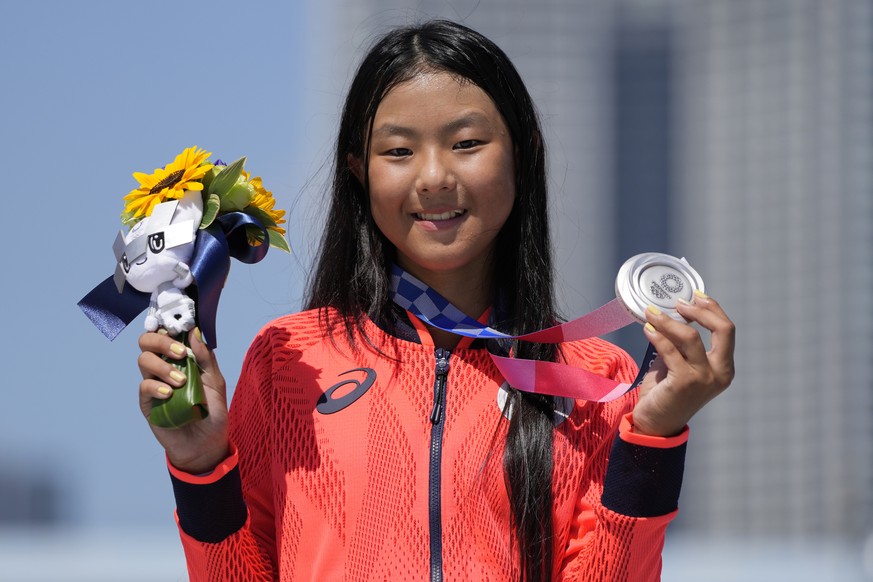 Silver medalist Kokona Hiraki of Japan poses during the medals ceremony for the women&#039;s park skateboarding finals at the 2020 Summer Olympics, Wednesday, Aug. 4, 2021, in Tokyo, Japan. (AP Photo/ ...