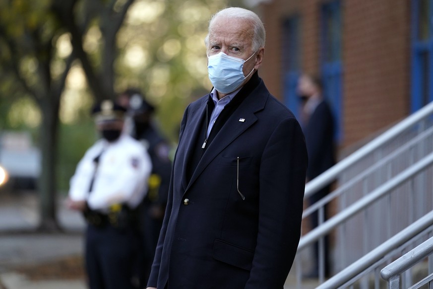 Democratic presidential candidate former Vice President Joe Biden looks over to reporters during a campaign stop in Wilmington, Del., Tuesday, Nov. 3, 2020. (AP Photo/Carolyn Kaster)
Joe Biden