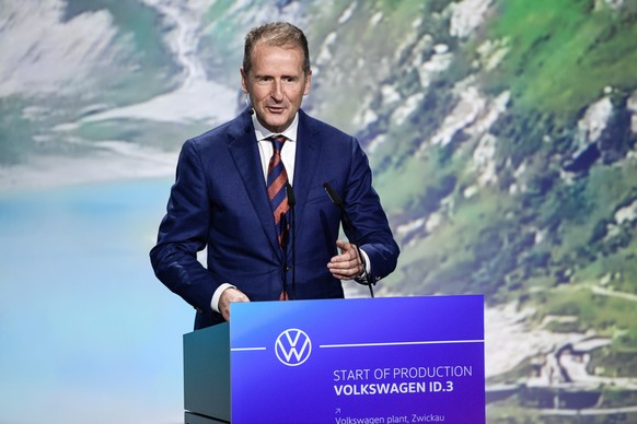 epa07971351 Volkswagen (VW) CEO Herbert Diess speaks on the occasion of the start of the production of the new electric car Volkswagen ID.3 at the Volkswagen (VW) vehicle factory in Zwickau, Germany,  ...