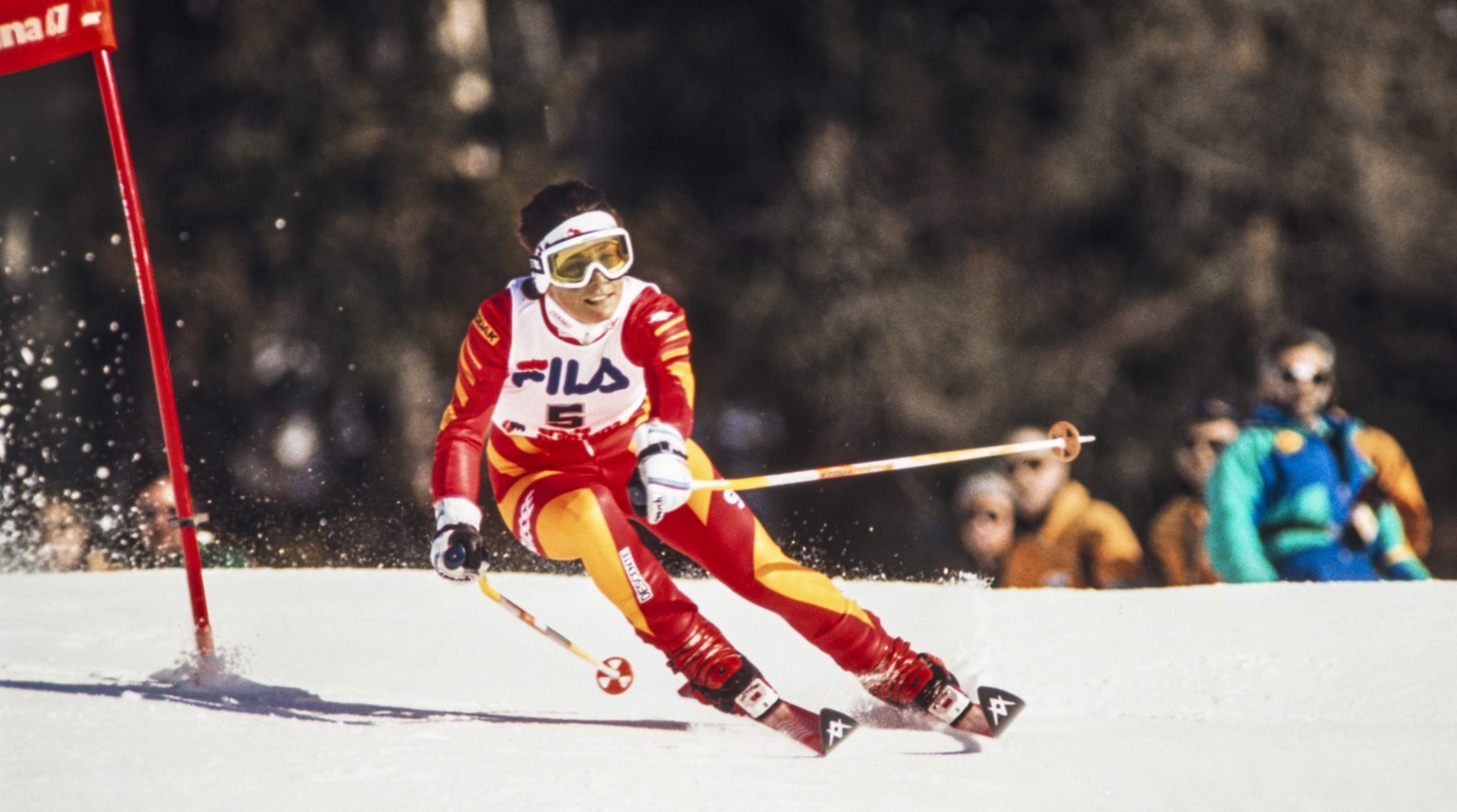 Maria Walliser unterwegs zu ihrem dritten Platz im Riesenslalom, aufgenommen am 5. Februar 1987 bei der Alpinen Skiweltmeisterschaft in Crans-Montana, Kanton Wallis. (KEYSTONE/Str)