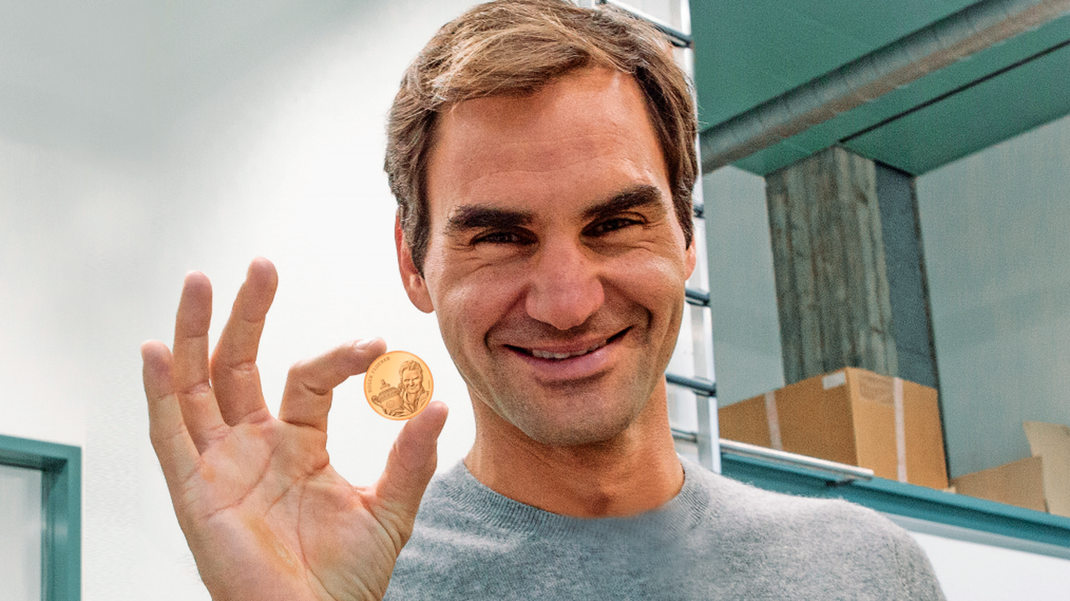 Grosser Star, kleine Münze: Federer strahlt mit seinem «Gold-Rogerli».