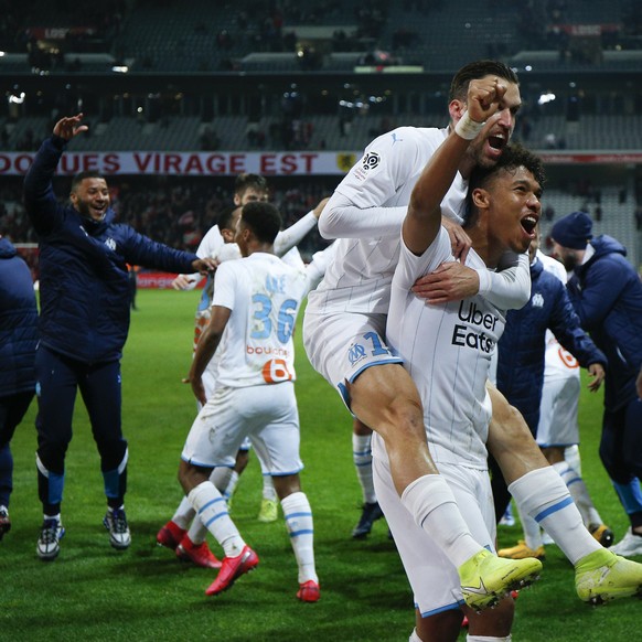 Marseille&#039;s players celebrate their victory after the French League One soccer match between Lille and Marseille at the Lille Metropole stadium in Villeneuve d&#039;Ascq, northern France, Sunday, ...