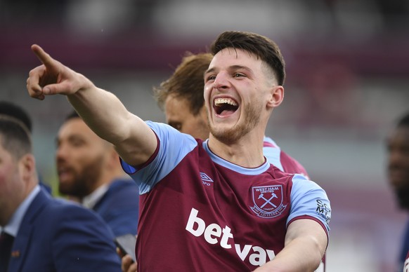 West Ham&#039;s Declan Rice celebrates at the end of an English Premier League soccer match between West Ham and Southampton at the London stadium in London, England, Sunday May 23, 2021. (Justin Tall ...