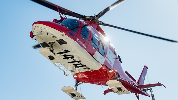 Die Rettungsmannschaft eines Helikopters der Rega konnte nur noch den Tod der beiden Flugzeug-Insassen feststellen. (Symbolbild)