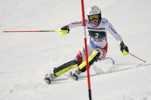 Switzerland&#039;s Wendy Holdener speeds down the course during a ski World Cup women&#039;s Slalom race, in Courchevel, France, Saturday, Dec. 22, 2018. (AP Photo/Giovanni Auletta)