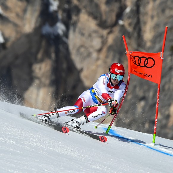 Switzerland&#039;s Loic Meillard speeds down the course during a men&#039;s giant slalom, at the alpine ski World Championships, in Cortina d&#039;Ampezzo, Italy, Friday, Feb. 19, 2021. (AP Photo/Marc ...