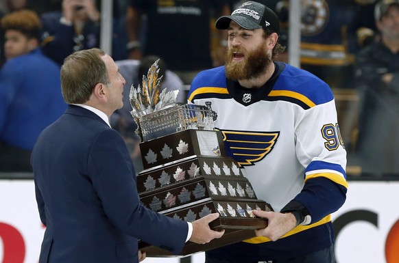 NHL Commissioner Gary Bettman presentes St. Louis Blues&#039; Ryan O&#039;Reilly with the Conn Smythe trophy after the Blues&#039; win over the Boston Bruins in Game 7 of the NHL hockey Stanley Cup Fi ...