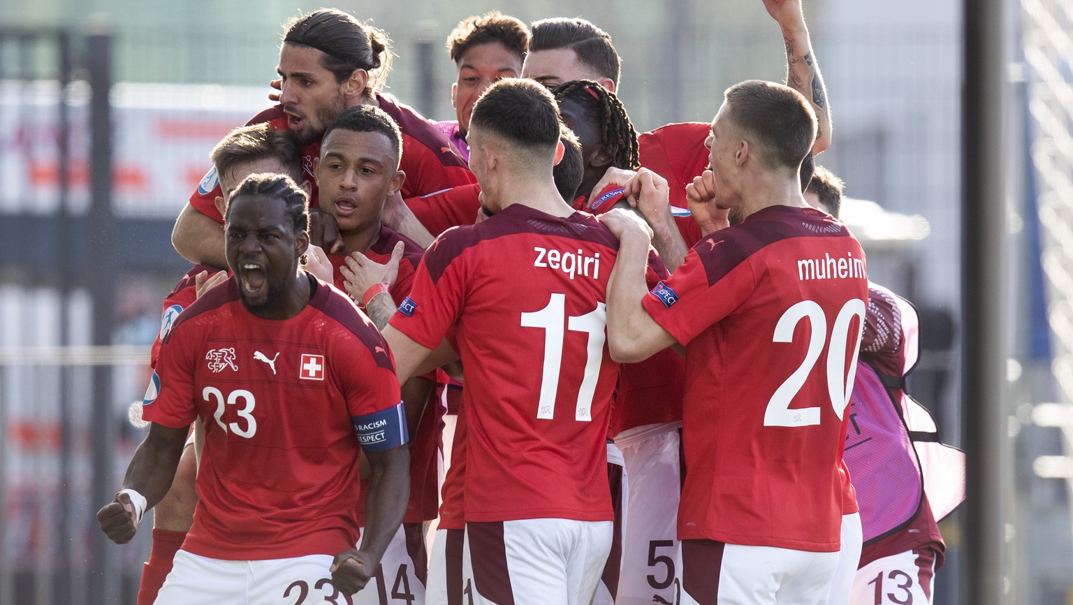 Switzerland&#039;s Jordan Lotomba, front, and his teammates celebrate after Dan Ndoye, back center, scored the 0-1 during the group stage group D match between England and Switzerland at the UEFA Euro ...