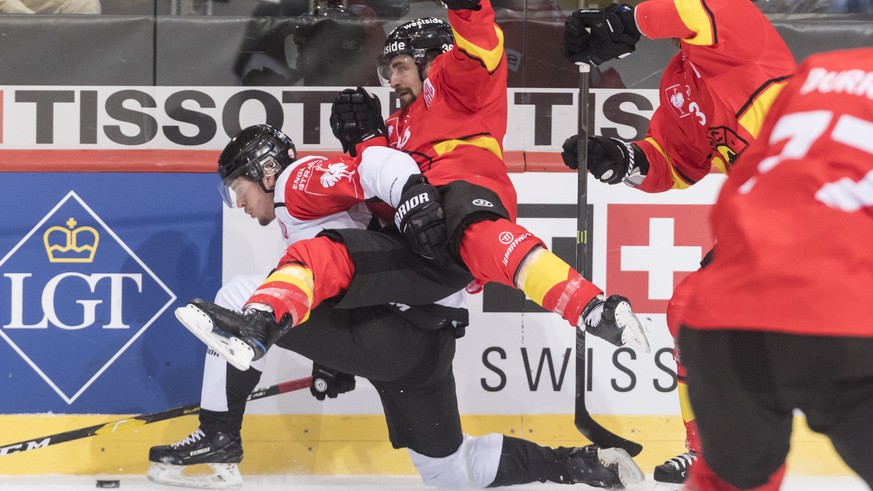 Malmoe&#039;s Carl Persson, left, fights for the puck with Bern&#039;s Mark Arcobello, center, and Justin Krueger during the Champions Hockey League round of 16 second leg match between SC Bern and Ma ...