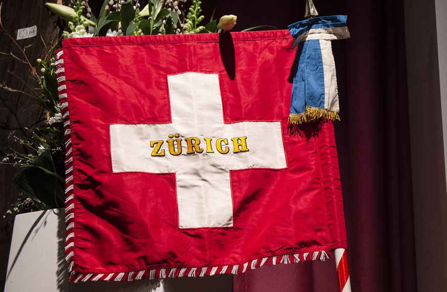 Schweizer Fahne an der 31. Albisguetli-Tagung der Zuercher SVP, am Freitag, 18. Januar 2019, in Zuerich. Der traditionelle Parteitag der SVP des Kantons Zuerich steht im Zeichen der diesjaehrigen kant ...